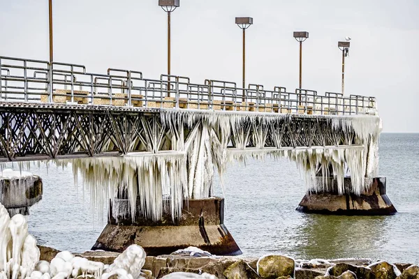 A lake erie cleveland Ohio fagyasztott pier — Stock Fotó