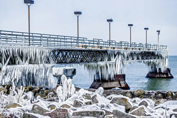 A lake erie cleveland Ohio fagyasztott pier — Stock Fotó