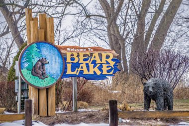 Mart ayında 2017 michigan Gölü hoş geldiniz park işareti ayı