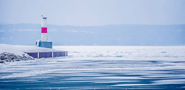 Pétorskey soast phare sur le lac michigan en hiver — Photo