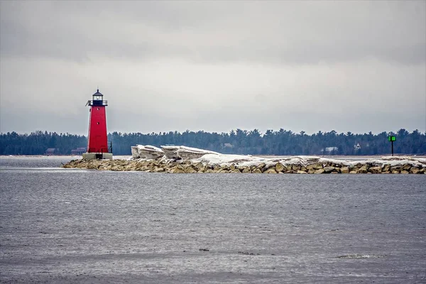 Manistique východ vlnolam maják na Michiganské jezero — Stock fotografie