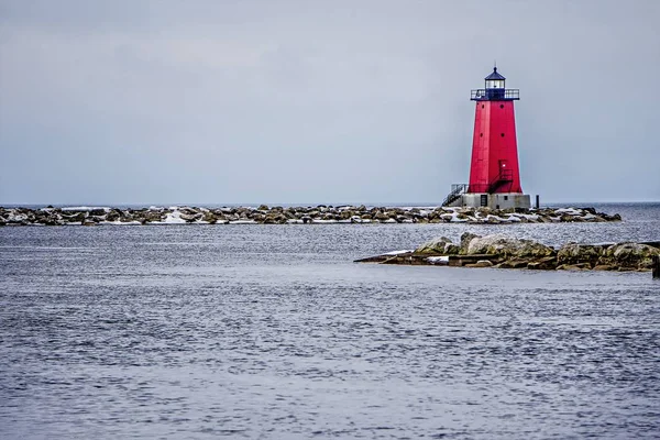 Phare brise-lames Est Manistique sur le lac Michigan — Photo