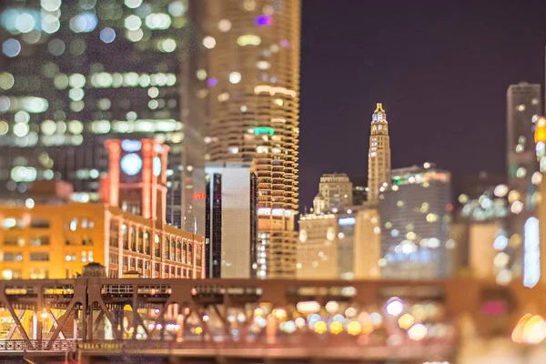 Chicago illjalá efecto de inclinación paisaje urbano por la noche —  Fotos de Stock