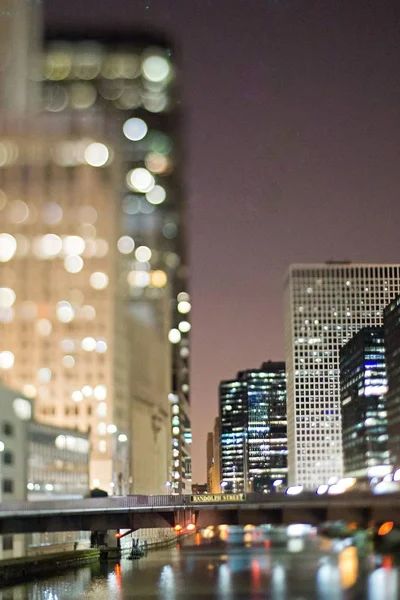 Chicago illinois paesaggio urbano effetto tilt di notte — Foto Stock