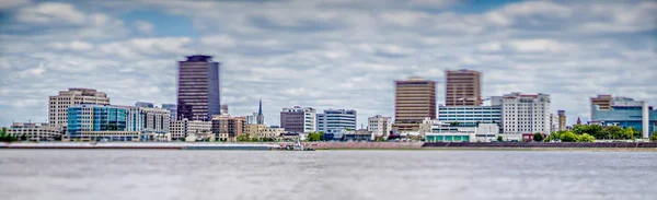 Baton Rouge Louisiana stadens silhuett och omgivande visningar — Stockfoto