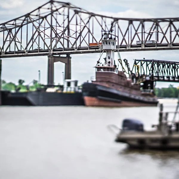 Baton Rouge Louisiana stadens silhuett och omgivande visningar — Stockfoto