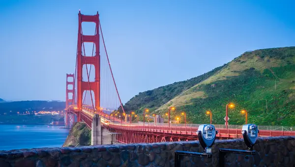 Golden Gate Bridge am frühen Morgen in San Francisco, Kalifornien — Stockfoto