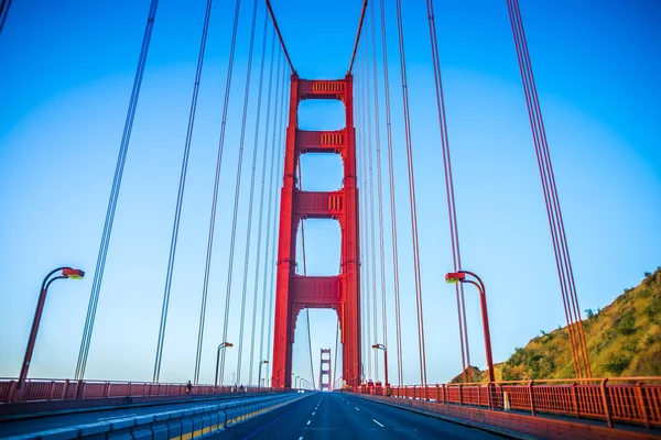Golden Gate Bridge am frühen Morgen in San Francisco, Kalifornien — Stockfoto