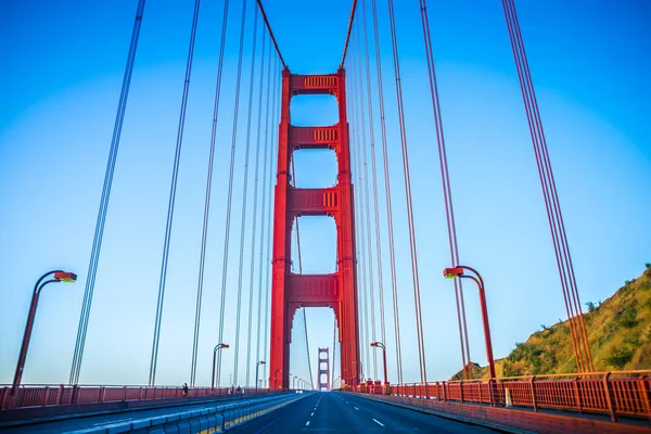Golden Gate Bridge am frühen Morgen in San Francisco, Kalifornien — Stockfoto