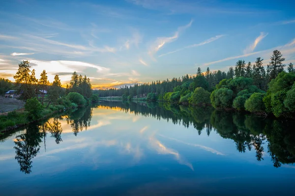 Negen mijl reservoir op spokane river bij zonsondergang — Stockfoto