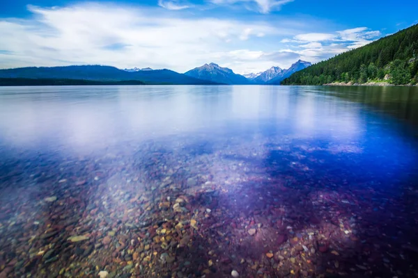 Lago mcdonald no parque nacional geleira montanaa — Fotografia de Stock