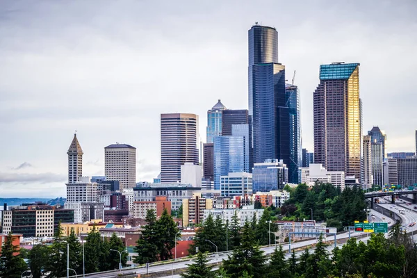 Skyline van de stad Seattle washington vroege ochtend — Stockfoto
