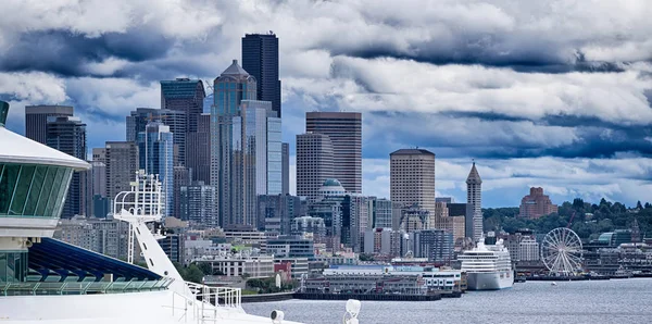 Seattle City skyline de la jetée 91 — Photo