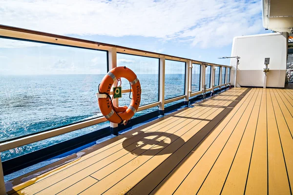 Pasifik Okyanusu yolcu gemisinde etrafında tarama