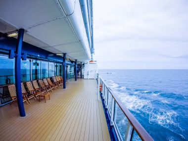 cruise gemi linerin Pasifik Okyanusu'nun güvertede sahneleri