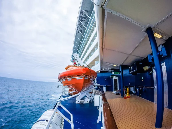 cruise gemi linerin Pasifik Okyanusu'nun güvertede sahneleri