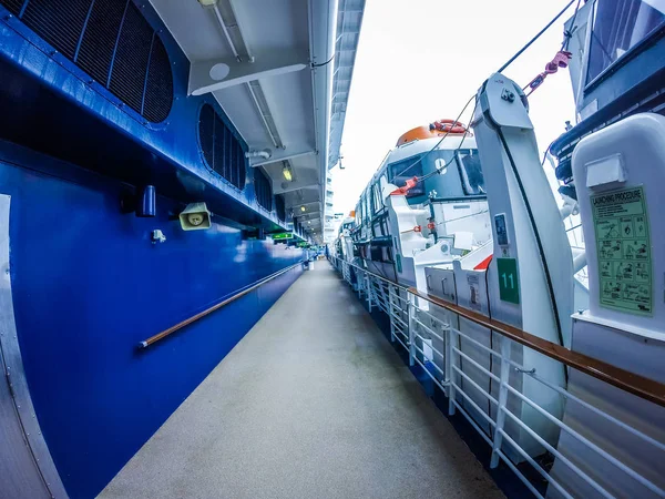 Scènes sur le pont du paquebot de croisière dans l'océan Pacifique — Photo