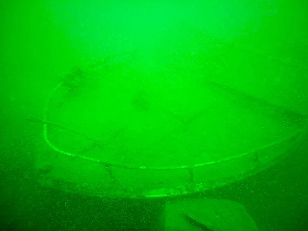 Onderwater boot wrak in lokale lake — Stockfoto