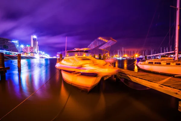 Gece sahnelerinde corpus christi Teksas çevresinde — Stok fotoğraf