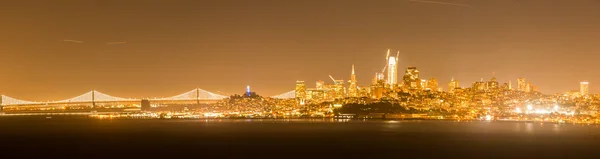 San francisco w Kalifornii gród skyline w nocy — Zdjęcie stockowe