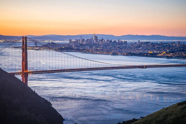 Golden Gate Bridge a San Francisco all'alba — Foto Stock