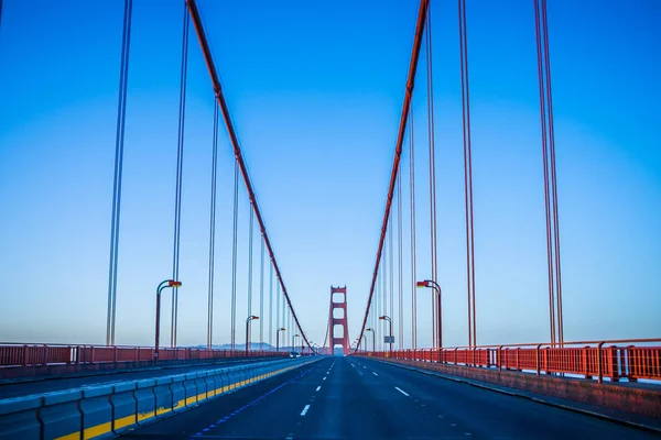 Ponte Golden Gate de manhã cedo em San Francisco Califórnia — Fotografia de Stock