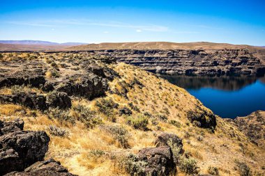 Wanapum Gölü Kolombiya Nehir yaban atları anıt ve kanyonlar