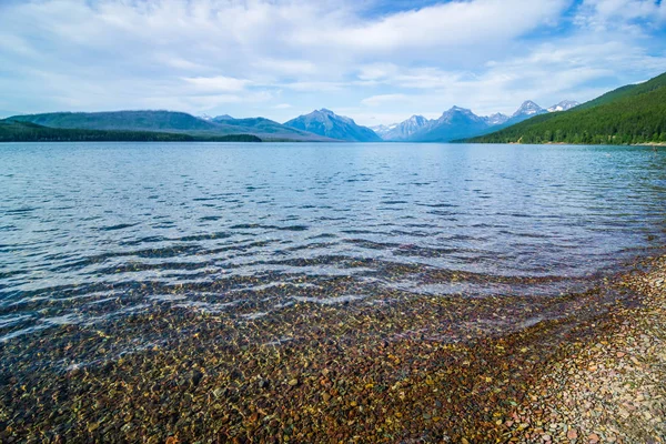 Lago mcdonald en el parque nacional glaciar montanaa —  Fotos de Stock