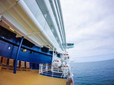 cruise gemi linerin Pasifik Okyanusu'nun güvertede sahneleri