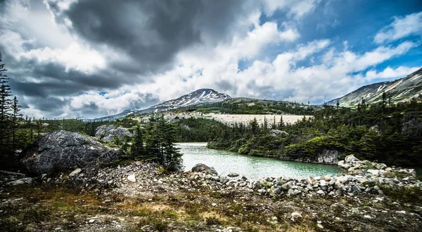 Λευκή pass βουνά στην british columbia — Φωτογραφία Αρχείου