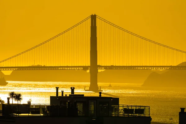 Golden gate bridge in its beauty at sunset — Stock Photo, Image