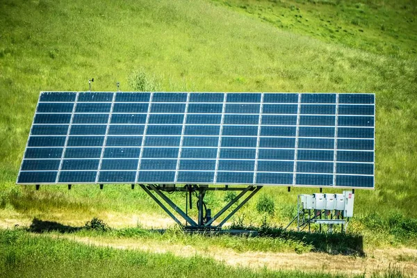 Single solar panel making energy on sunny day — Stock Photo, Image