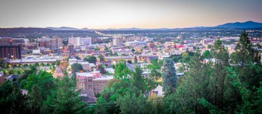 Spokane Washington Şehri Ufuk çizgisi ve sokaklar
