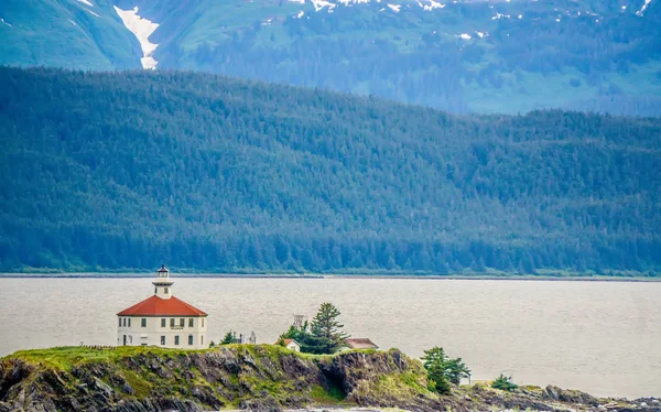 Zdalnego latarni island stojący na środku wiezienia w Stanach mud bay — Zdjęcie stockowe