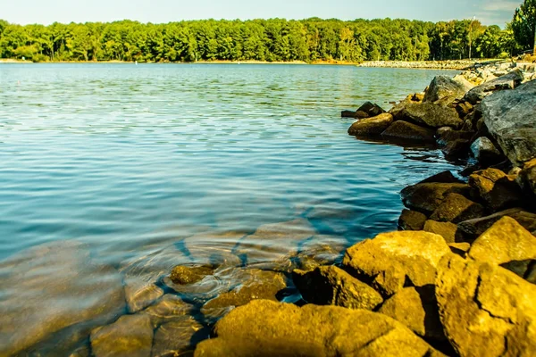 Озеро Мюррей на южном побережье Каролины и пирс — стоковое фото