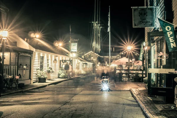 Newport rhode calles de la ciudad de la isla por la noche —  Fotos de Stock