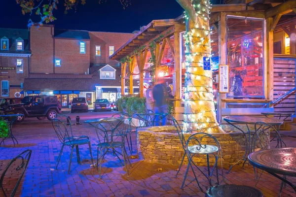 De straten van de stad van Newport rhode island in de avond — Stockfoto