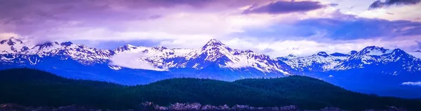 Alaska naturaleza y montaña en junio al atardecer — Foto de Stock