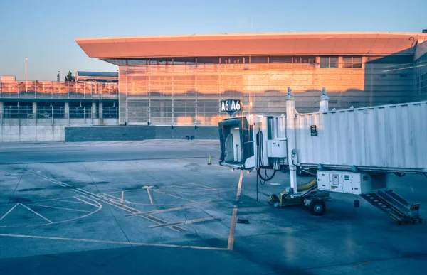 Międzynarodowe Lotnisko terminal odsłon — Zdjęcie stockowe