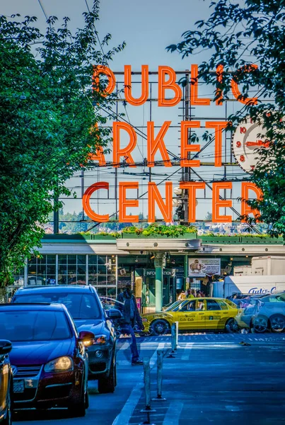 June 2017, Seatlle, Washington -  Pike Place Public Market and B — Stock Photo, Image