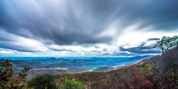 Hermoso paisaje otoñal en las montañas del norte de Carolina —  Fotos de Stock