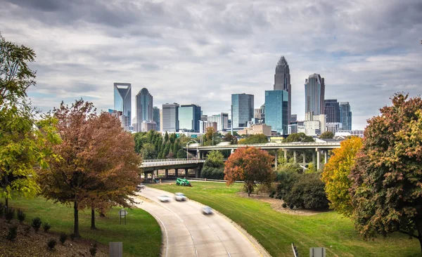 Charlotte North carolina paesaggio urbano durante la stagione autunnale — Foto Stock