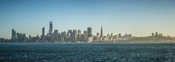 De skyline van de stad van San francisco Californië bij zonsondergang lente — Stockfoto