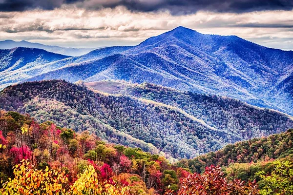 Stagione autunnale su parkway dorsale blu — Foto Stock