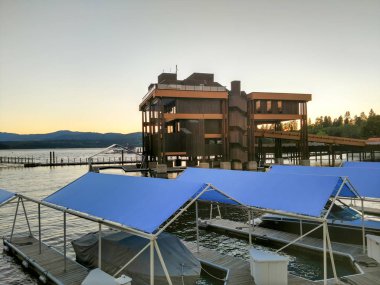 gün batımı tekne marina Gölü coeur dalene üzerinde