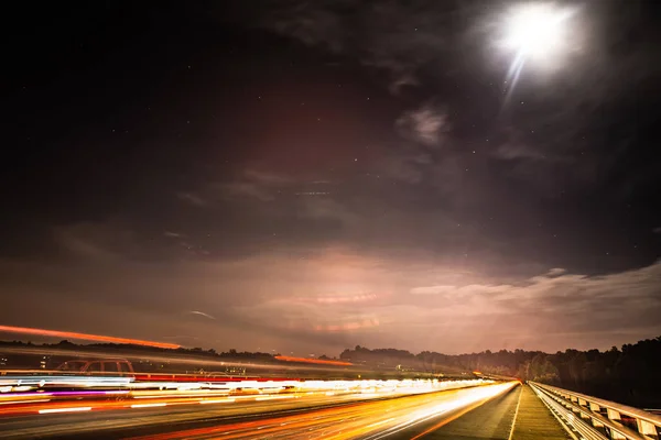 Evening commute traffic near lake wylie north and south carolina — Stock Photo, Image