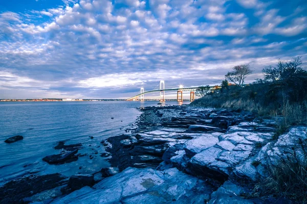 Ponte de Newport no por do sol com céu dramático — Fotografia de Stock