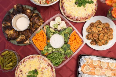 Şükran yemek masası Türkiye ve salata ile