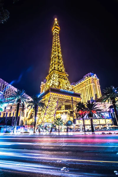 Hermosas escenas alrededor de las vegas tira por la noche — Foto de Stock