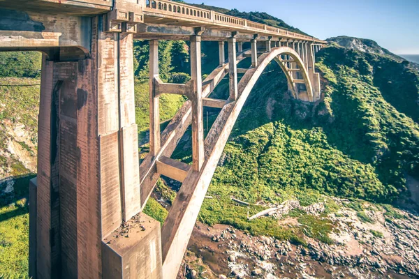 Bixby-Brücke und Küste bei Big sur — Stockfoto